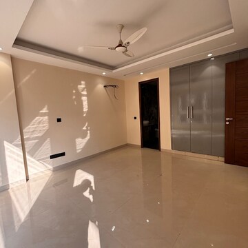 Room in 3 BHK Builder Floor at Saket – for Rent
