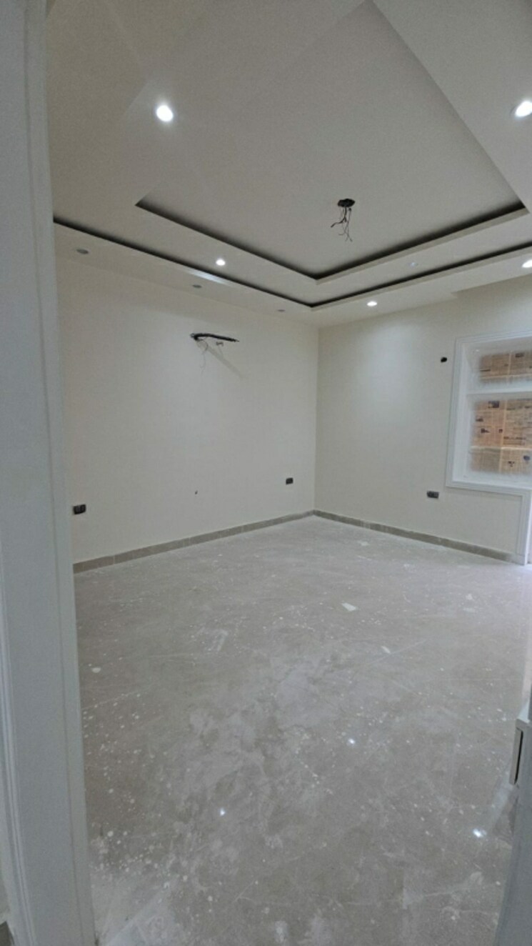 Room, green fields colony 4 Bedroom 400 Sq.Yd. Builder Floor In Green Fields Colony Faridabad 9521693