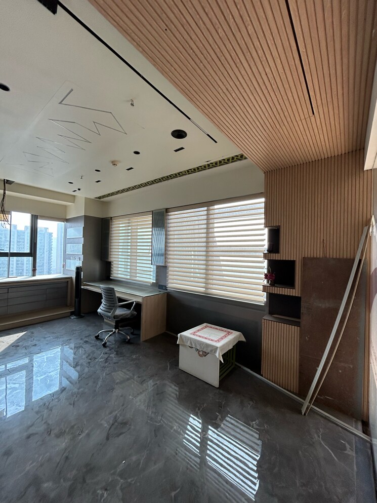  Parking, galaxy-blue-sapphire-plaza Commercial Office Space 500 Sq.Ft. In Haibatpur Greater Noida 9521728