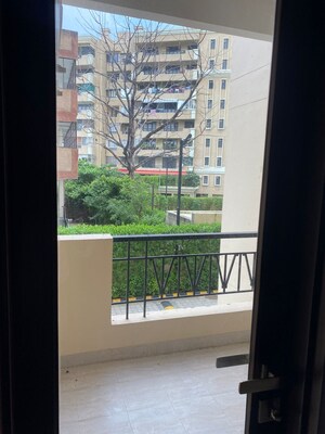 Balcony in 4 BHK Apartment at Eros Kenwood Tower, Sector 39 – for Rent