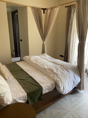 Bedroom in 4 BHK Apartment at Eros Kenwood Tower, Sector 39 – for Rent