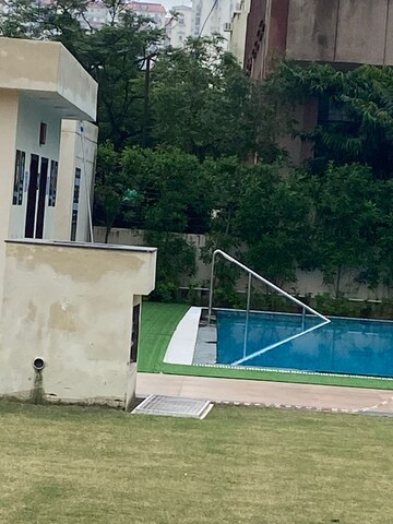 Swimming Pool in 4 BHK Apartment at Eros Kenwood Tower, Sector 39 – for Rent