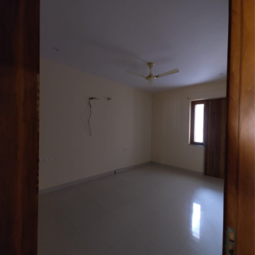 Room in 1 BHK Builder Floor at Sector 9 – for Rent