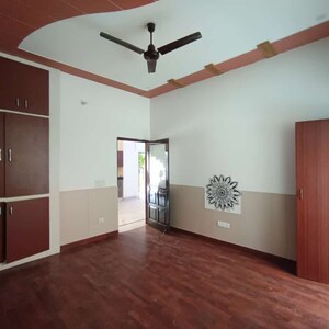 Room in 1 BHK Builder Floor at Sector 9 – for Rent
