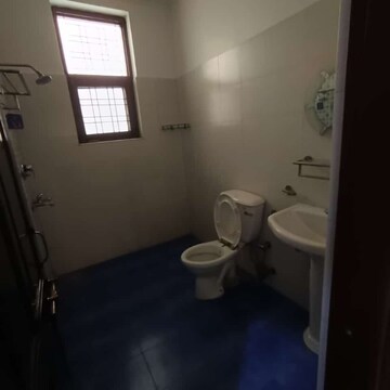 Bathroom in 1 BHK Builder Floor at Sector 9 – for Rent