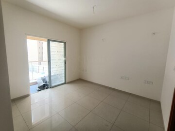 Room in 2 BHK Apartment at Bhartiya City Nikoo Homes II, Thanisandra Main Road – for Rent