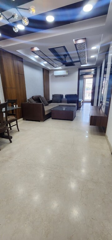 Living Room in 3 BHK Builder Floor at Unitech South City 1, South City 1 – for Rent