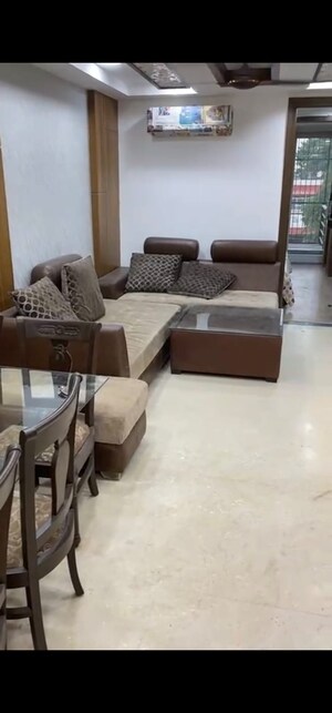 Living Room in 3 BHK Builder Floor at Unitech South City 1, South City 1 – for Rent
