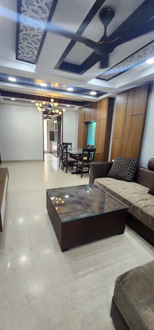 Living Room in 3 BHK Builder Floor at Unitech South City 1, South City 1 – for Rent