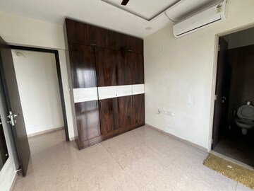 Room in 4 BHK Apartment at JP Decks, Goregaon East – for Sale