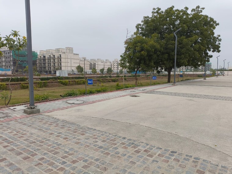  Parking, rof-normanton-park  150 Sq.Yd. Plot In Sohna Sector 36 Gurgaon 9521812