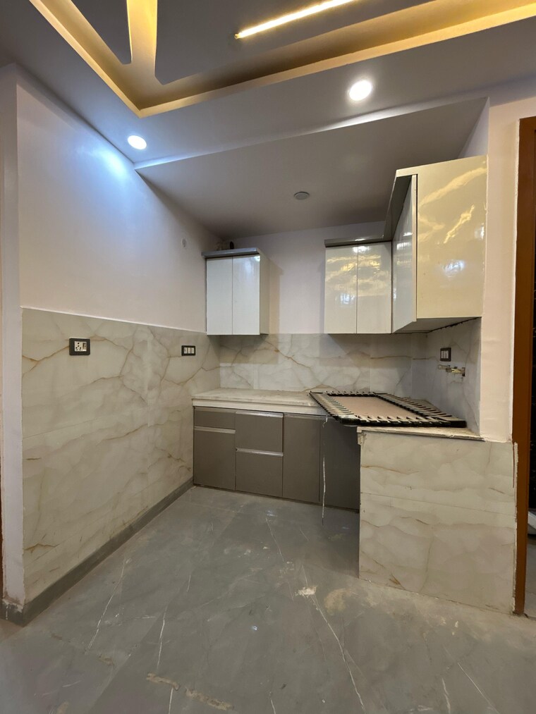Kitchen, dwarka mor 2 Bedroom 70 Sq.Yd. Builder Floor In Dwarka Mor Delhi 9521840