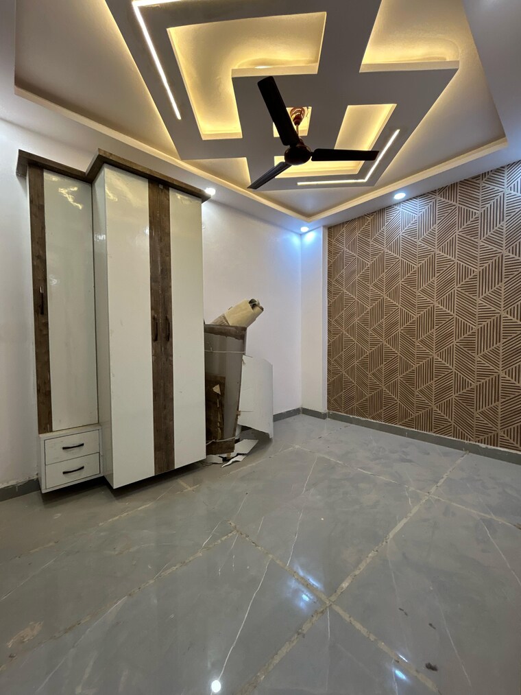 Room, dwarka mor 2 Bedroom 70 Sq.Yd. Builder Floor In Dwarka Mor Delhi 9521840
