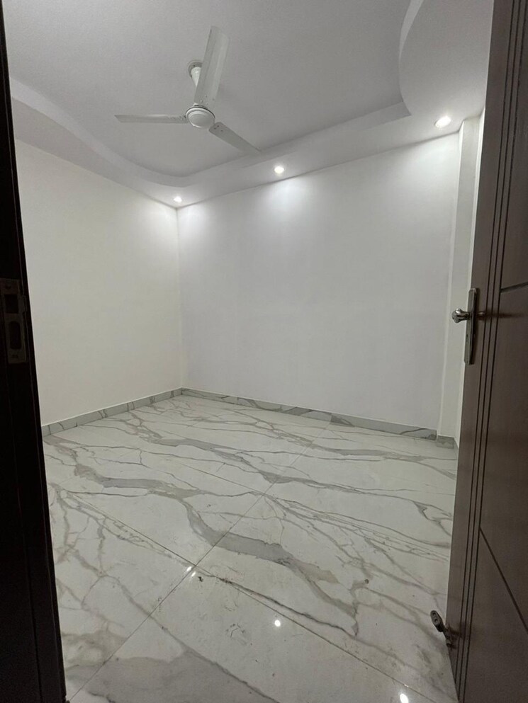 Room, govindpuri 3 Bedroom 100 Sq.Ft. Builder Floor In Govindpuri Delhi 9521843