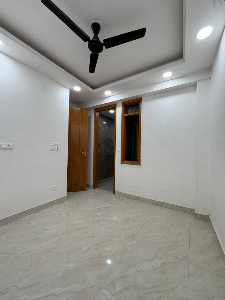 Room, govindpuri 3 Bedroom 100 Sq.Ft. Builder Floor In Govindpuri Delhi 9521843