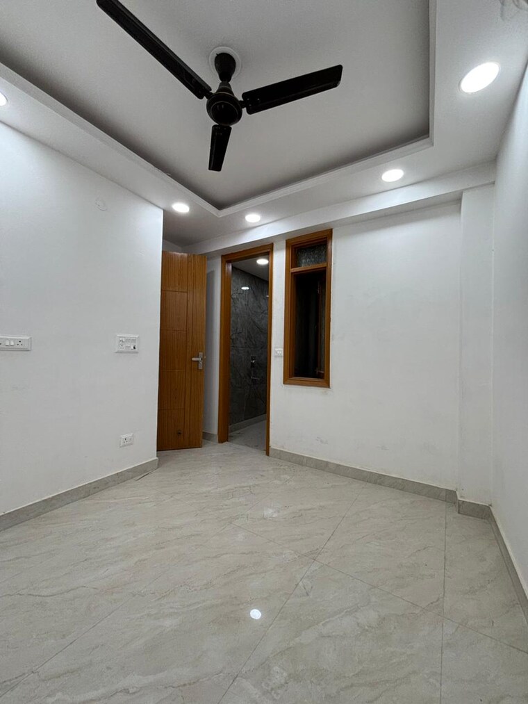 Room, govindpuri 3 Bedroom 100 Sq.Ft. Builder Floor In Govindpuri Delhi 9521843