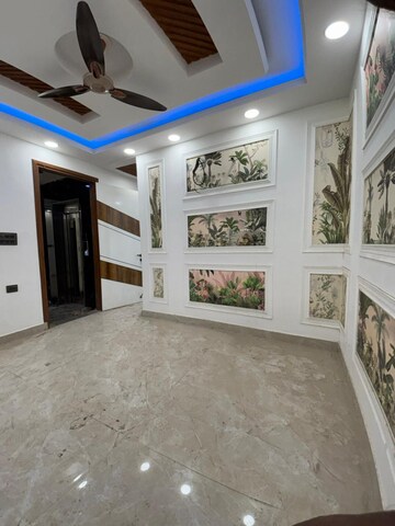 Parking in 3 BHK Builder Floor at Govindpuri – for Sale