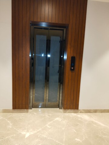 Room in 4 BHK Apartment at South Delhi – for Rent