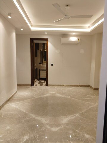 Room in 4 BHK Apartment at South Delhi – for Rent