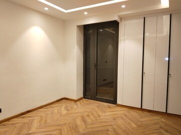 Room in 4 BHK Apartment at South Delhi – for Rent