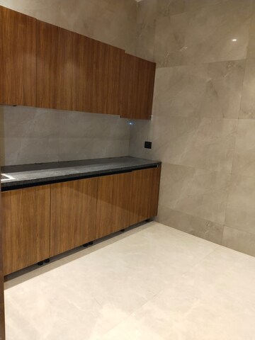 Room in 4 BHK Apartment at South Delhi – for Rent