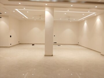 Room in 4 BHK Apartment at South Delhi – for Rent