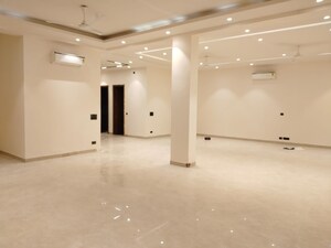 Room in 4 BHK Apartment at South Delhi – for Rent