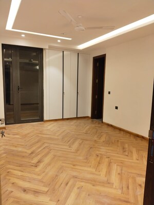 Room in 4 BHK Apartment at South Delhi – for Rent