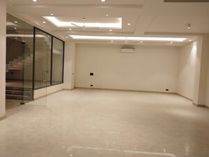 Room in 4 BHK Apartment at South Delhi – for Rent