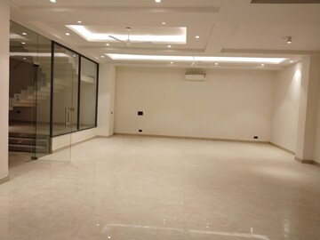 Room in 4 BHK Apartment at South Delhi – for Rent