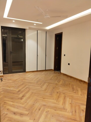 Room in 4 BHK Apartment at South Delhi – for Rent