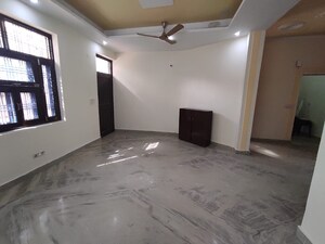 Room in 3 BHK Apartment at ATS Paradiso, Chi Iv Greater Noida – for Rent