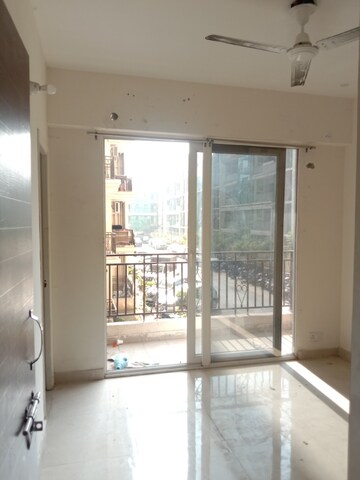 Room in 2 BHK Apartment at Signature Global Prime, Sector 63a – for Rent