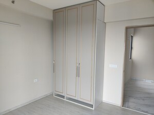 Room in 3 BHK Apartment at Smart World Orchard, Sector 61 – for Rent