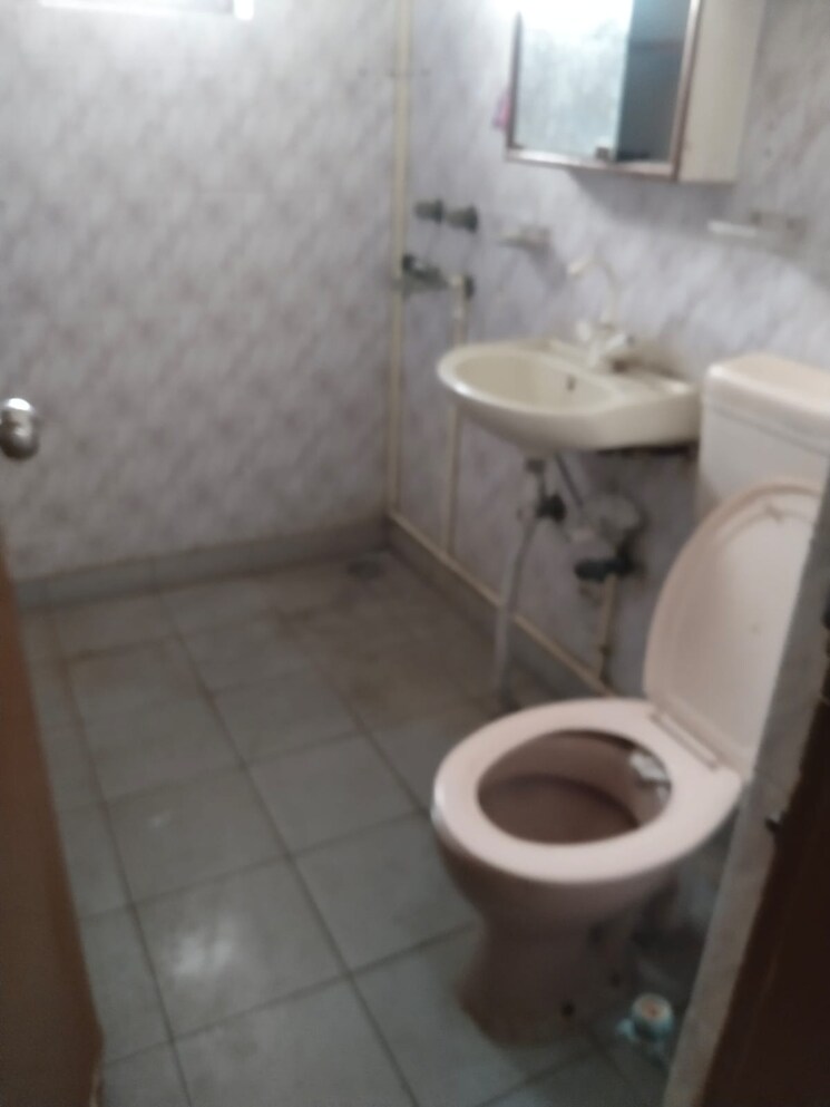 Bathroom, ashoka-enclave-faridabad 3 Bedroom 1300 Sq.Ft. Builder Floor In Sector 34 Faridabad 9521996