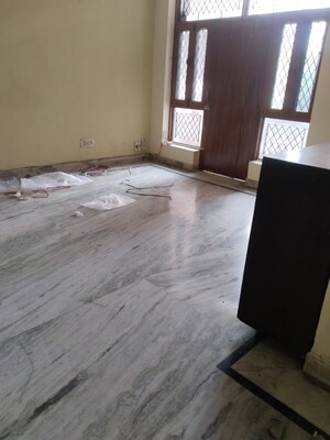 Room in 3 BHK Builder Floor at Ashoka Enclave Faridabad, Sector 34 – for Rent