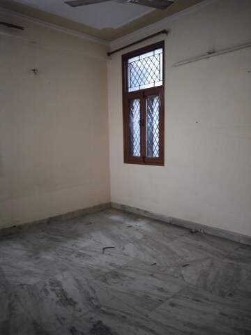 Room in 3 BHK Builder Floor at Ashoka Enclave Faridabad, Sector 34 – for Rent