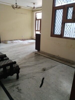 Room in 3 BHK Builder Floor at Ashoka Enclave Faridabad, Sector 34 – for Rent