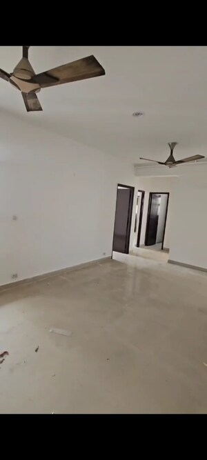 Room in 3 BHK Apartment at Mahagun Mahagunpuram II, Lal Kuan – for Sale