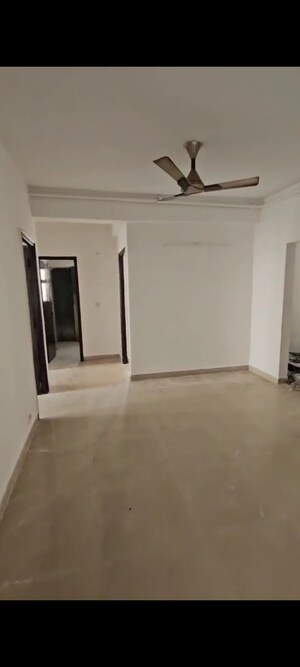 Room in 3 BHK Apartment at Mahagun Mahagunpuram II, Lal Kuan – for Sale