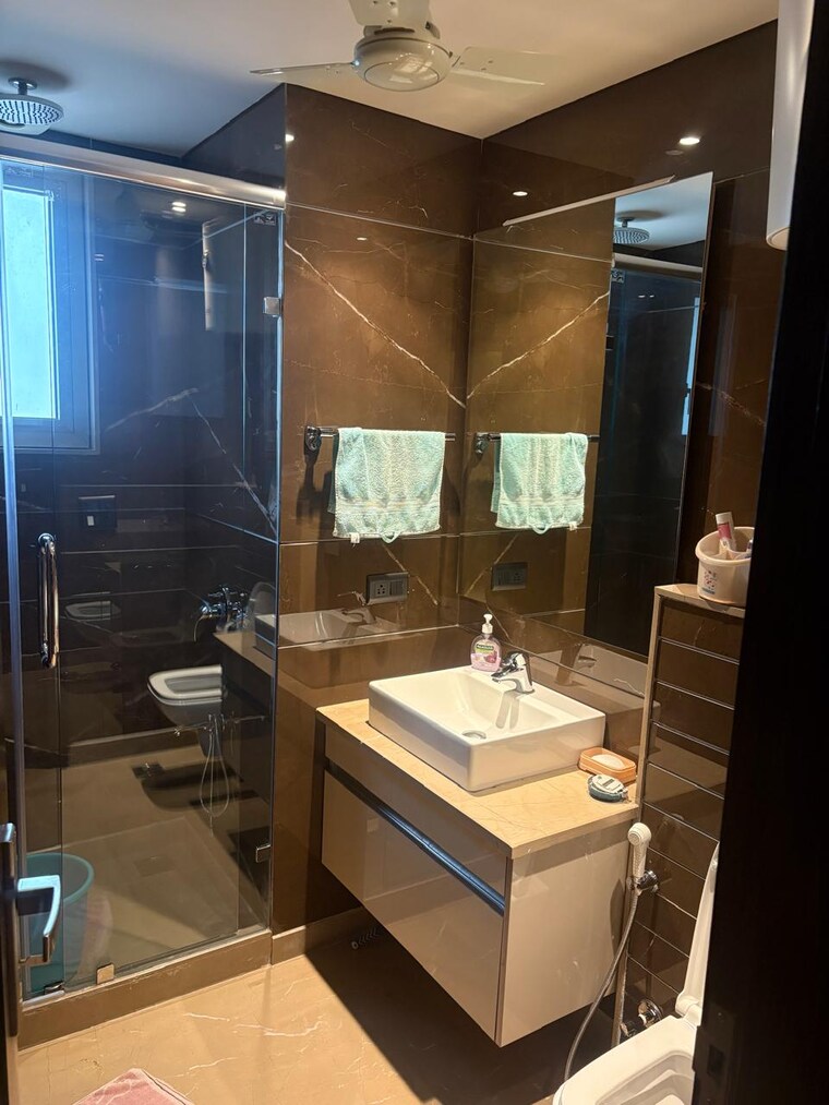 Master Bedroom, dlf-city-phase-v 3 Bedroom 1600 Sq.Ft. Builder Floor In Dlf Phase V Gurgaon 9522012