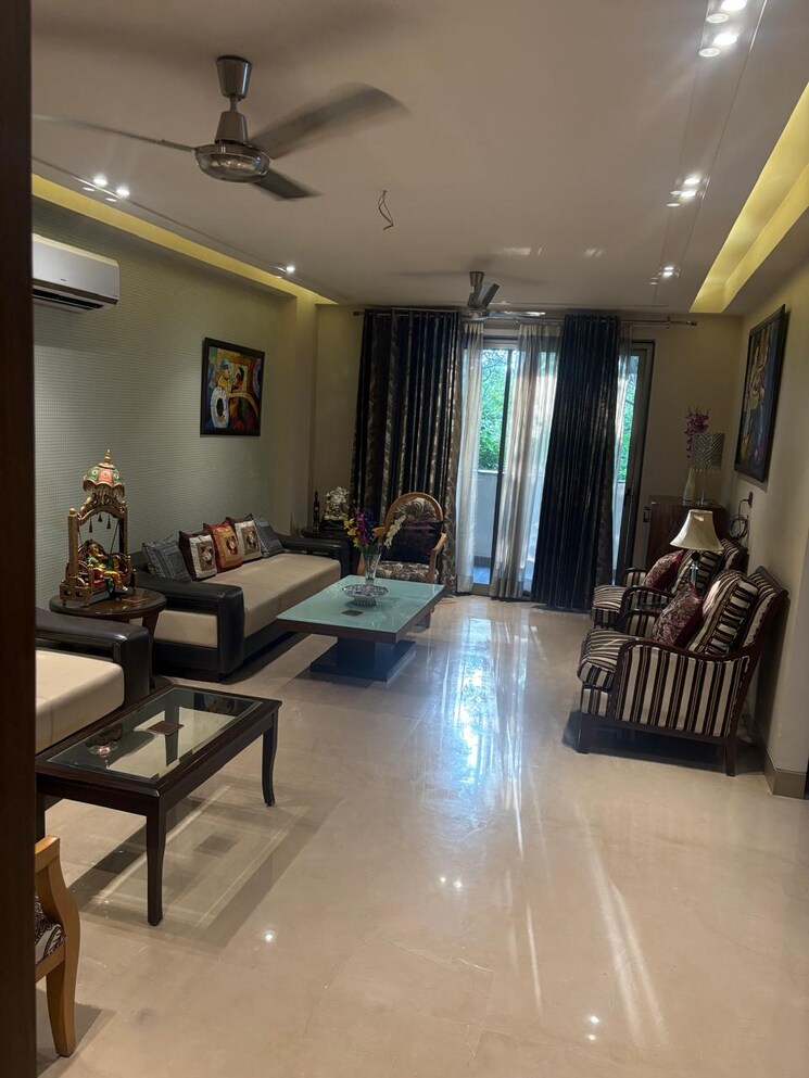 Living Room, dlf-city-phase-v 3 Bedroom 1600 Sq.Ft. Builder Floor In Dlf Phase V Gurgaon 9522012