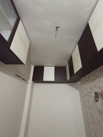 Furnished Amenities in 1 RK Apartment at Bindra Complex, Andheri East – for Rent