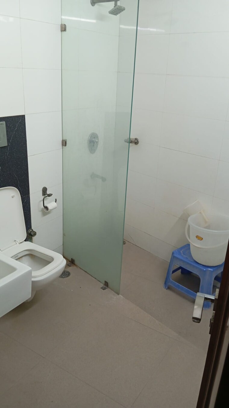 Bathroom, green park extension 4 Bedroom 500 Sq.Yd. Builder Floor In Green Park Extension Delhi 9522073