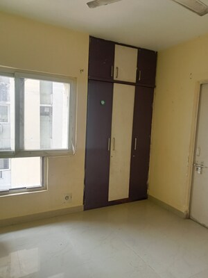 Room in 3.5 BHK Apartment at Rapti Apartment, Gomti Nagar – for Rent