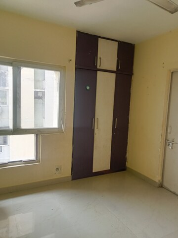 Room in 3.5 BHK Apartment at Rapti Apartment, Gomti Nagar – for Rent