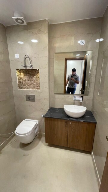 Bathroom in 6+ BHK Independent House at Shalimar Bagh – for Sale