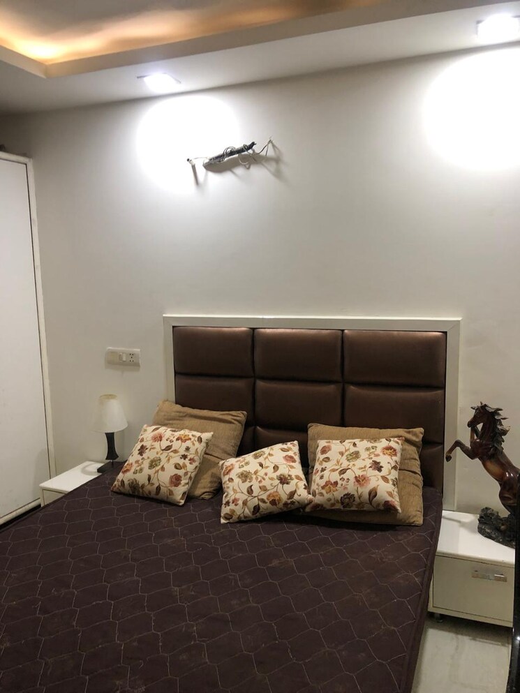 Bedroom, pitampura 6+ Bedroom 1000 Sq.Ft. Independent House In Pitampura Delhi 9522092