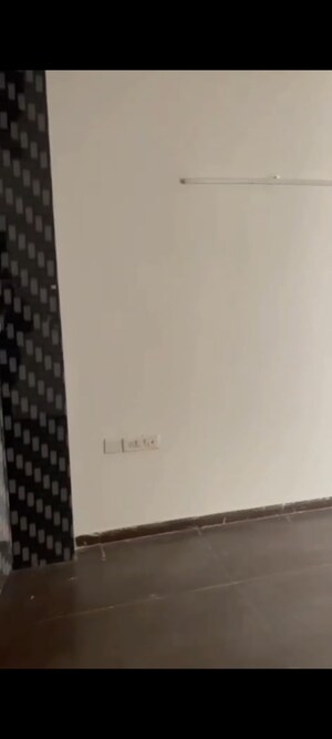 Room in 3 BHK Apartment at Land Craft Golf Links Apartment Phase 2, Pandav Nagar – for Sale