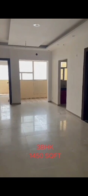 Room in 3 BHK Apartment at Land Craft Golf Links Apartment Phase 2, Pandav Nagar – for Sale